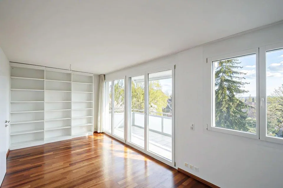 zentral gelegene, grosszügige 5,5 Z'-Dachwohnung – Foto 7 von 12