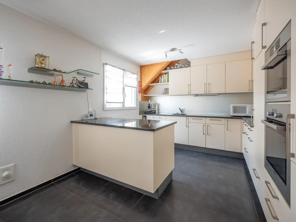 Moderne 4.5-Zimmer-Maisonette-Wohnung mit Schwedenofen