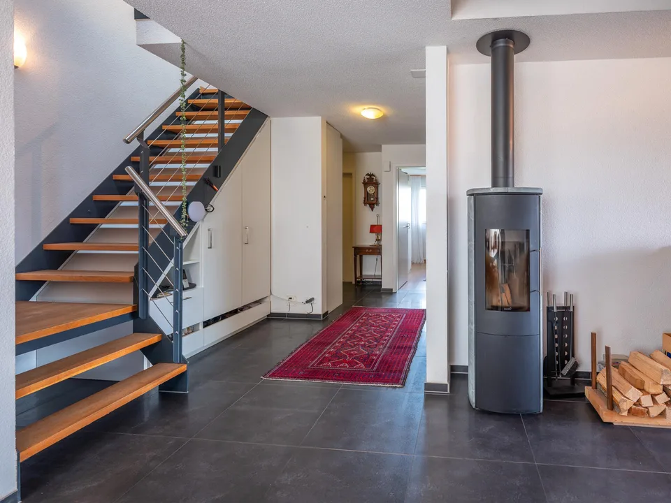 Moderne 4.5-Zimmer-Maisonette-Wohnung mit Schwedenofen
