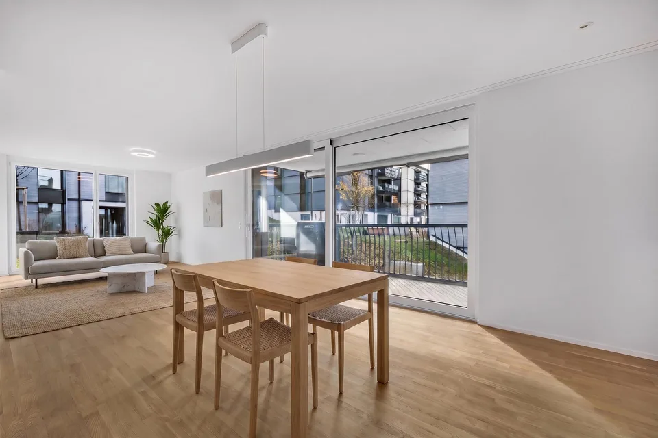 Neubau 2024: Moderne 2.5 Zimmer Eigentumswohnung mit Rundum-Komfort