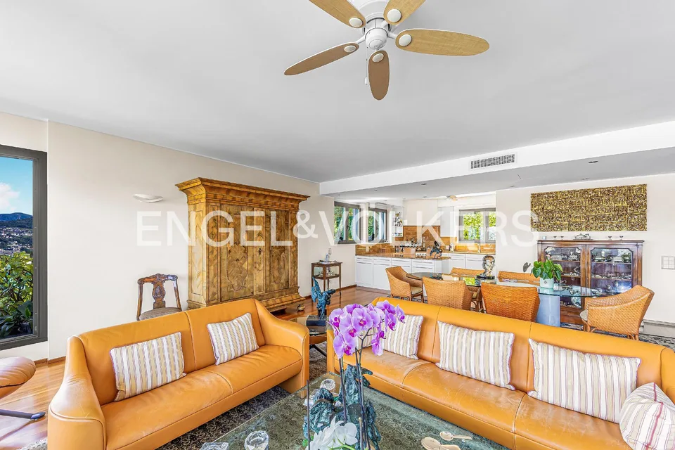 Penthouse mit atemberaubender Aussicht in Lugano-Albonago