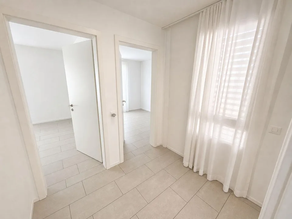 Appartement 4,5 pièces avec terrasse et 2 places de parking souterrain à Tenero – photo 9 sur 14