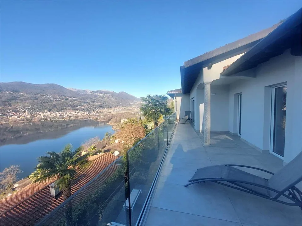 2473_Montagnola, rinnovato 4.5 locali vista lago