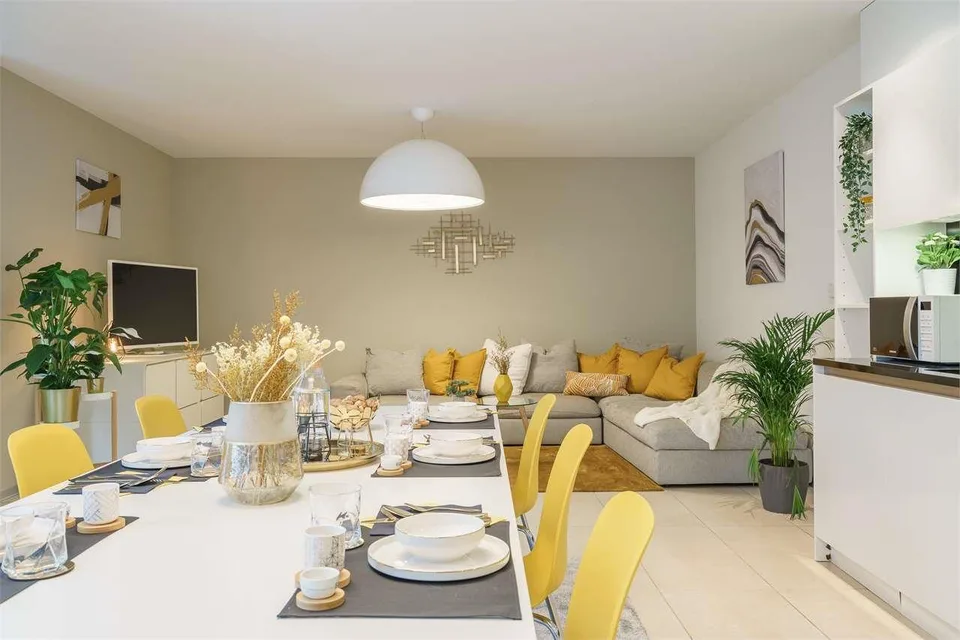Elegant 3.5-room apartment with view of Monte San Salvatore – photo 8 of 13