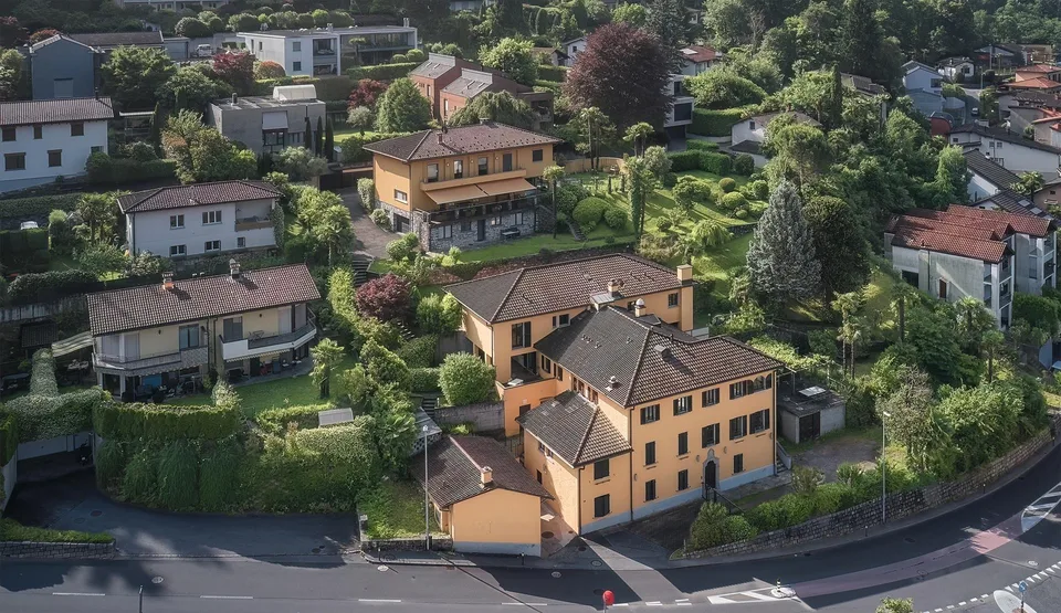 Location d'un appartement prestigieux de 7 pièces dans une résidence historique à Origlio