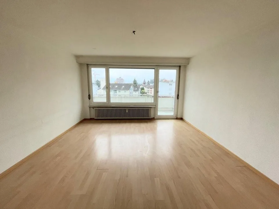 Helle, gepflegte Wohnung mit Balkon!