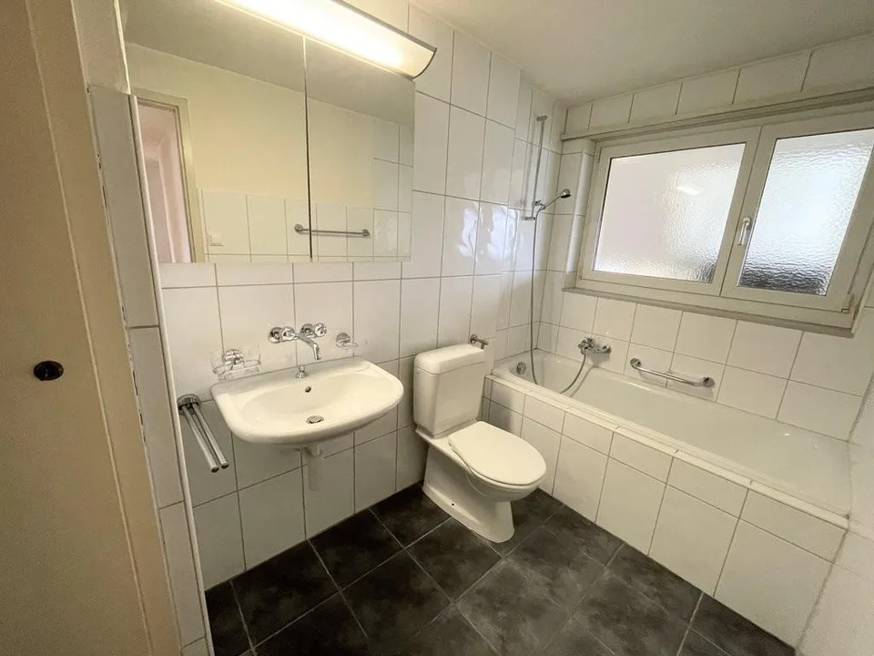 Helle, gepflegte Wohnung mit Balkon!