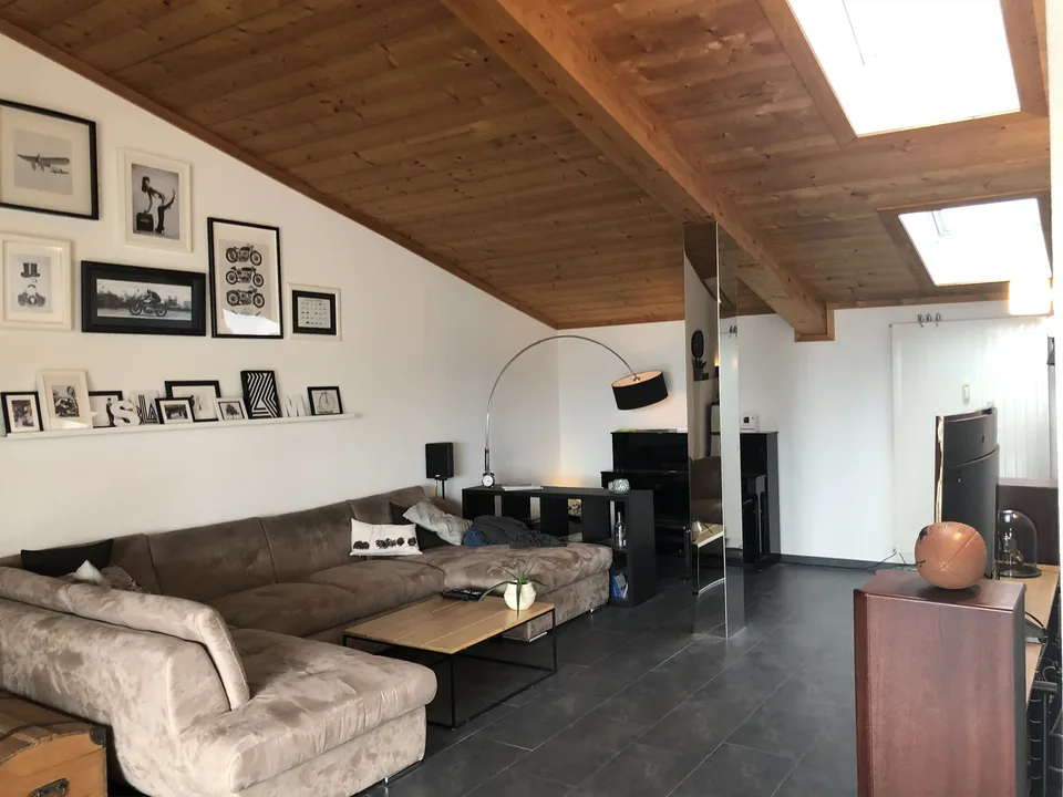 Dachwohnung mit Terrasse & Wintergarten
