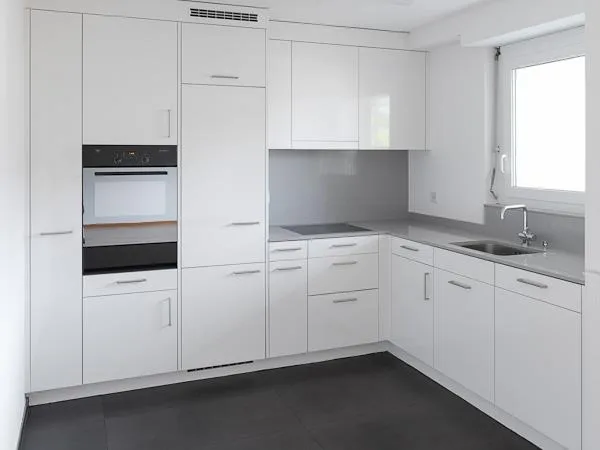 Appartement en attique rénové avec grande terrasse dans un excellent emplacement à Adliswil