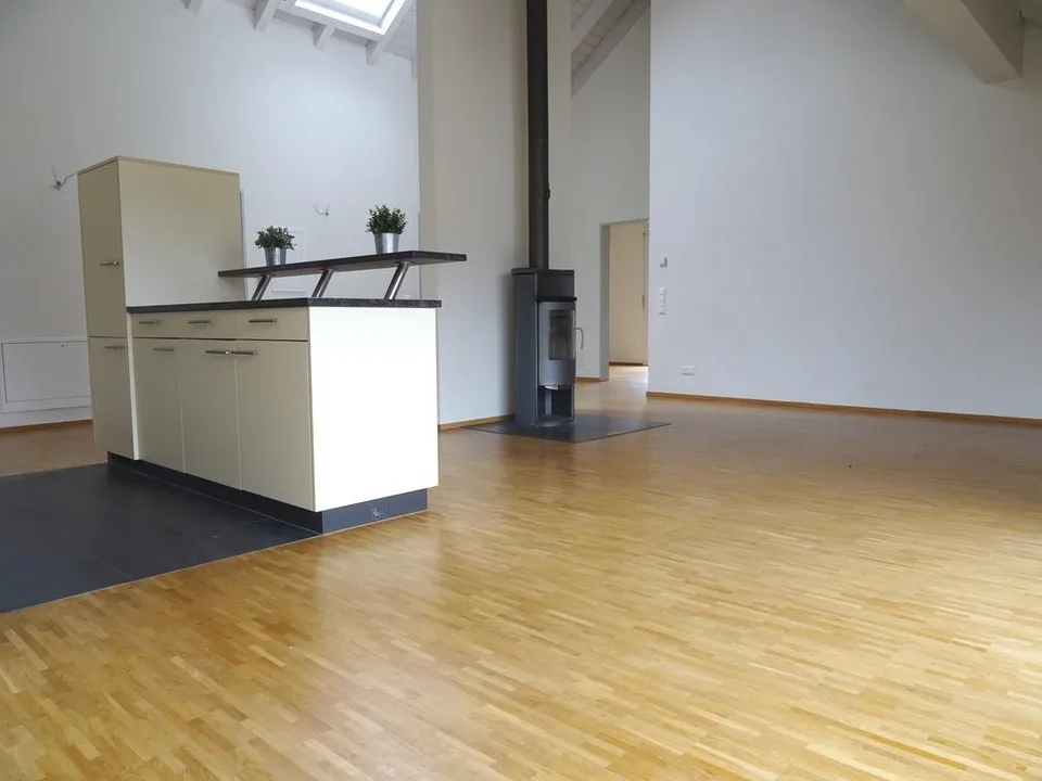 IHR NEUES ZUHAUSE MIT SCHWEDENOFEN UND BALKON