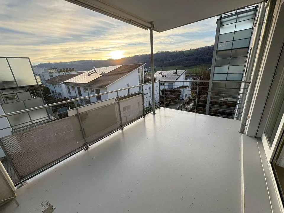 Helle 3.5-Zimmer-Wohnung mit Balkon und schöner Aussicht in Belp