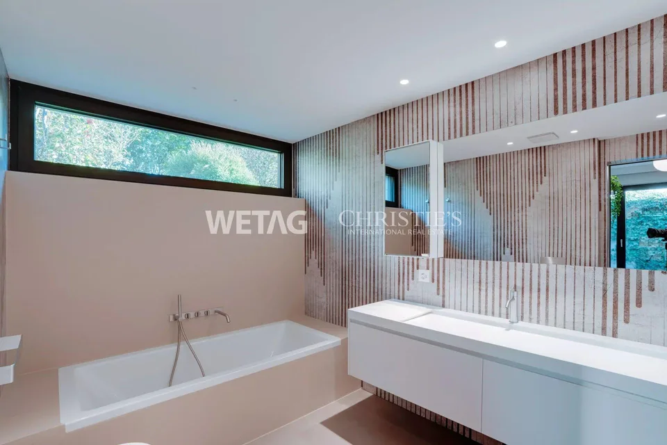 Moderne Duplexwohnung neueren Baujahrs mit grossem Privatgarten zur Miete in Lugano-Savosa