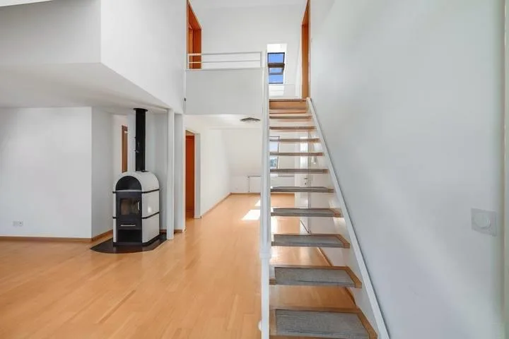 HELLE DACHMAISONETTE MIT VIEL PLATZ UND RUHE – Foto 6 von 9