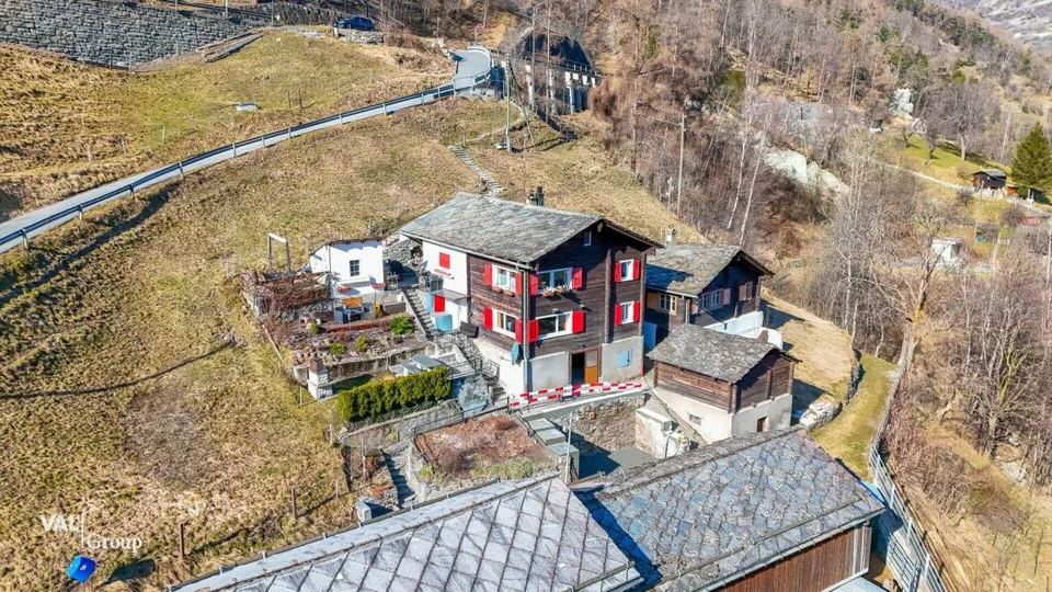Umfassend renovierte Wohnung mit spektakulärer Aussicht und histori...