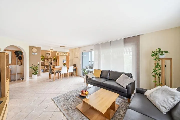 SCHÖN UND GUT - GEPFLEGTE 4.5 ZIMMERWOHNUNG IM ZENTRUM