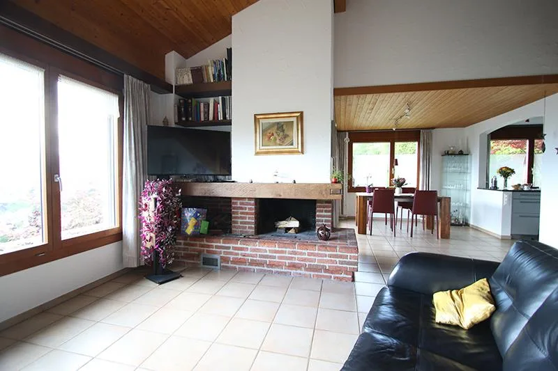 Ampia casa semidetachata di 6½ locali con privacy e vista panoramica privilegiata