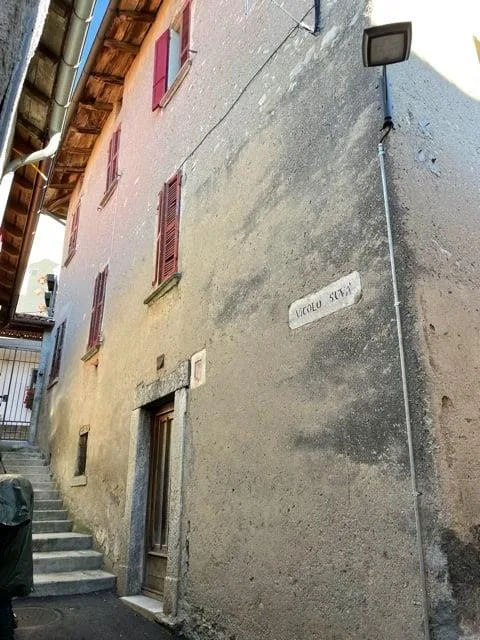 Ticino house + large building plot in Breggia Sagno