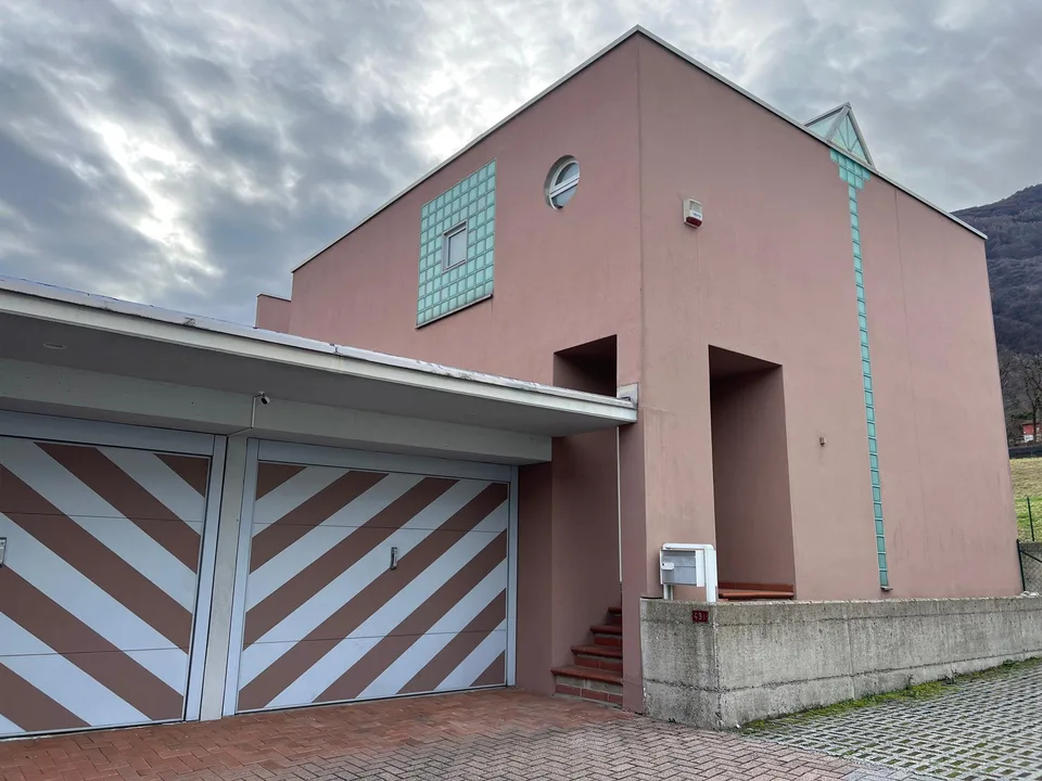 Casa unifamiliare 3 locali con giardino e box a Bedano