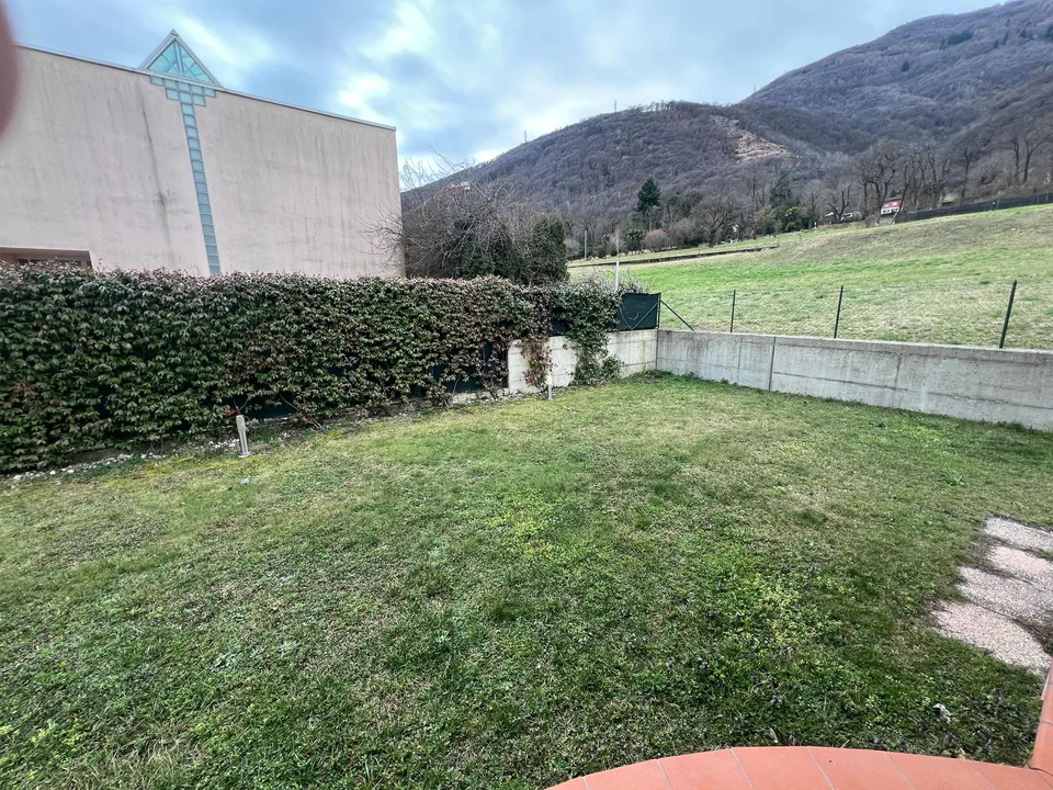 Maison unifamiliale de 3 pièces avec jardin et garage à Bedano