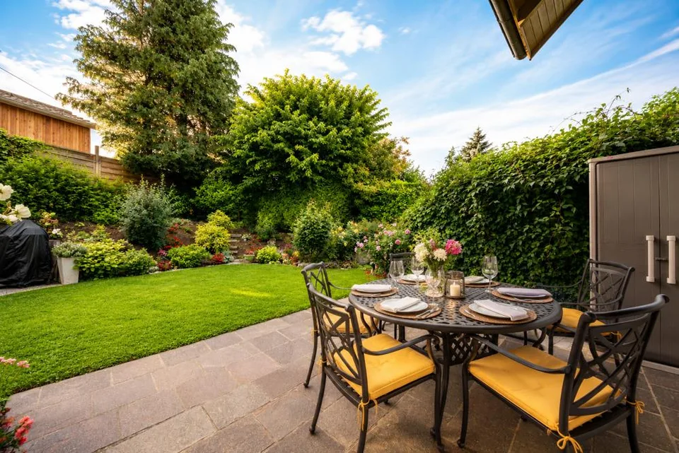 Family happiness with garden paradise