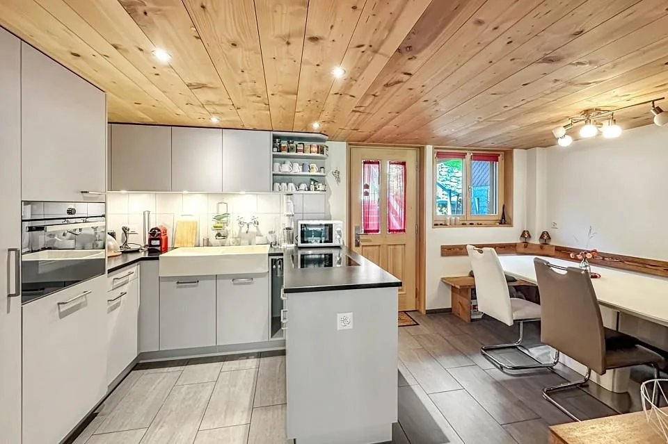 Un Gioiello nelle Montagne: Casa Residenziale Ristrutturata con Amore, dal Fascino Unico & Possibilità di B&B