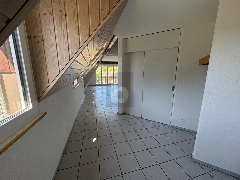 Living on two levels with gallery and balcony