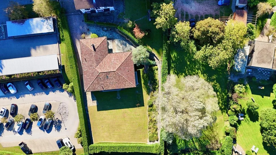 Villa con Giardino, Dependence e Ampio Potenziale Edificatorio