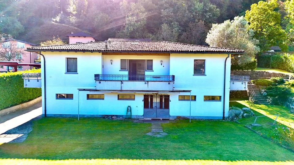 Villa con Giardino, Dependence e Ampio Potenziale Edificatorio