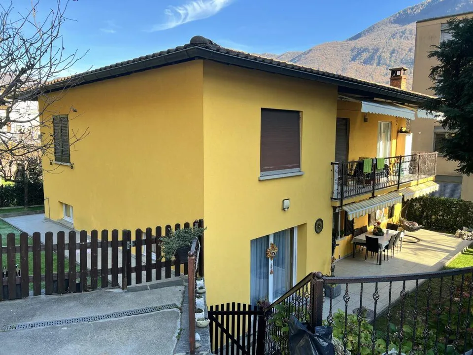 Einfamilien-/Zweifamilienhaus mit 3,5 + 3,5 Zimmern und Garten