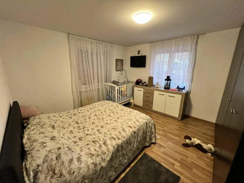 Casa Uni-bifamilare di 3.5 + 3.5 locali con giardino – Foto 8 von 28