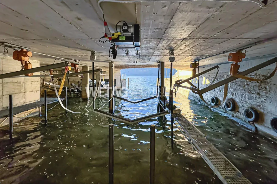 Lugano-Bissone: Appartamento con accesso diretto al lago, piscina esterna, vista lago & posto barca in vendita – foto 13 di 13