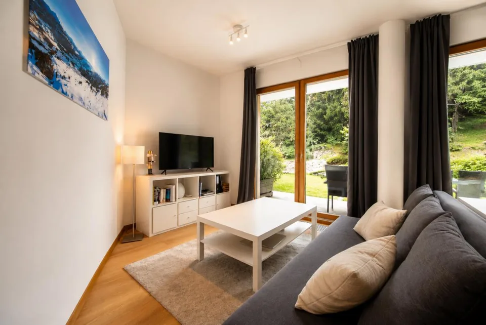 Moderne 2.5-Zimmer-Terrassenwohnung mit 20 m² Terrasse in Laax – Foto 7 von 14