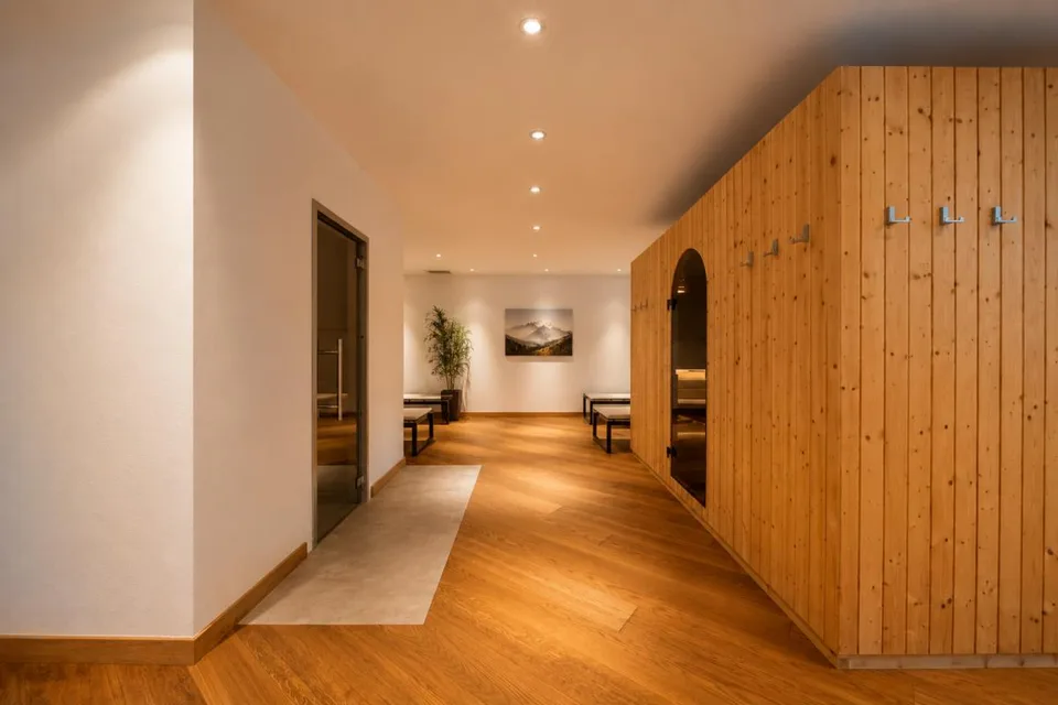 Moderne 2.5-Zimmer-Terrassenwohnung mit 20 m² Terrasse in Laax – Foto 10 von 14