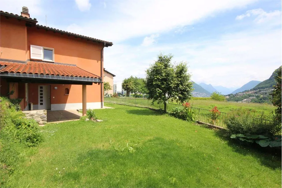 MONTAGNOLA: CASA UNIFAMILIARE CON VISTA