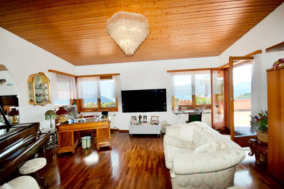 Casa di Vacanza - Appartamento con Vista Mozzafiato sul Lago di Lugano