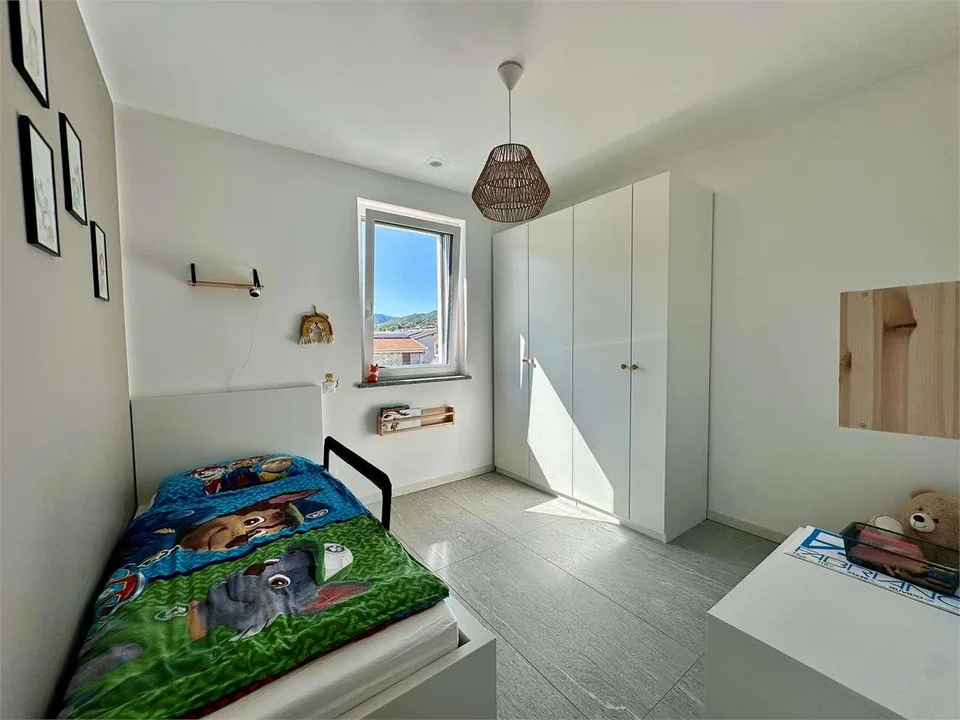 Villa mitoyenne moderne avec jardin privé à Arzo, norme minergie – photo 8 sur 11
