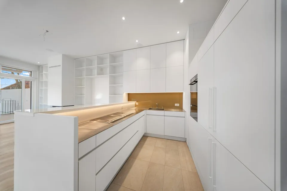 Casa terrazza esclusiva con piscina, ascensore e appartamento separato a Riehen