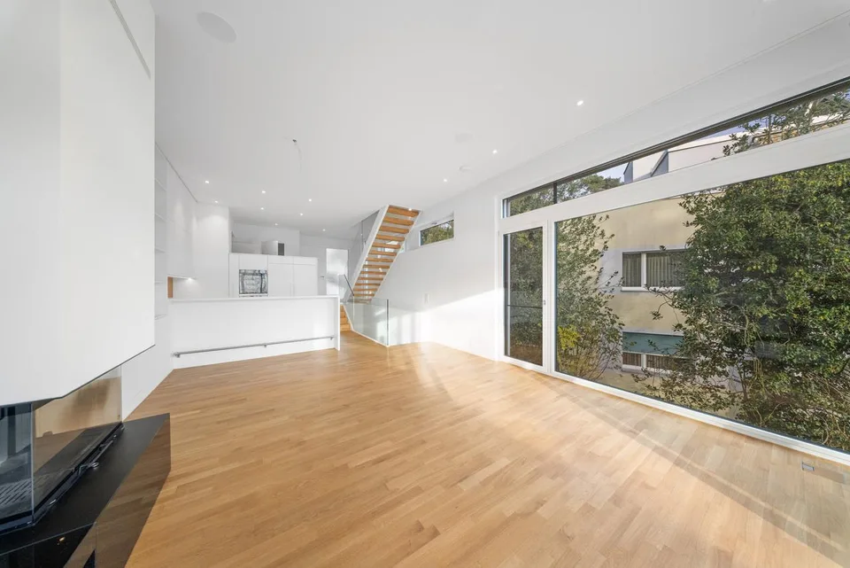 Casa terrazza esclusiva con piscina, ascensore e appartamento separato a Riehen
