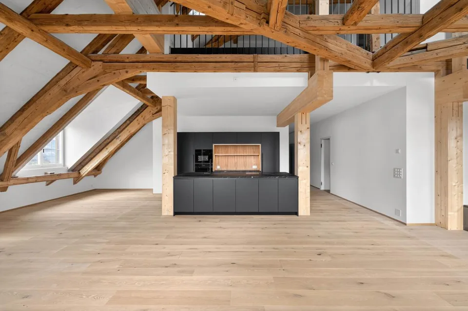 Zizers: Dachmaisonette mit Schlossambiente