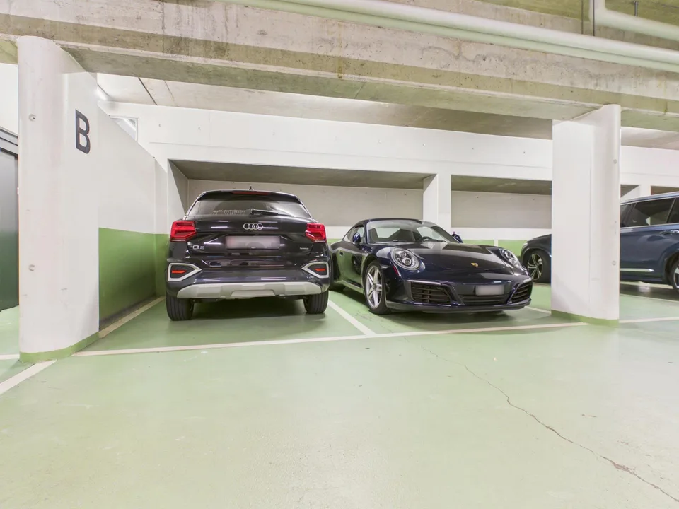 Lugano : élégant appartement 3.5 pièces avec deux balcons et deux places de parking dans une résidence soignée – photo 12 sur 25