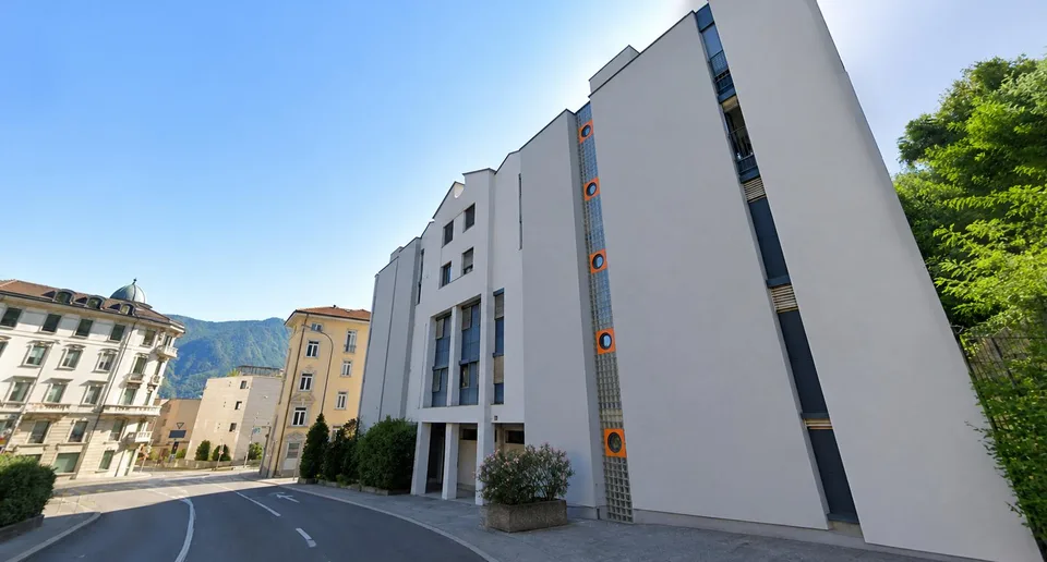 Lugano : élégant appartement 3.5 pièces avec deux balcons et deux places de parking dans une résidence soignée – photo 10 sur 25