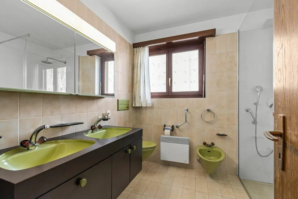 Bellissima Casa bifamiliare a schiera di 8.5 locali con piscina e vista mozzafiato – foto 13 di 26