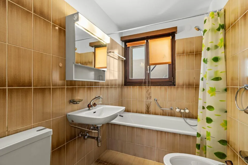 Bellissima Casa bifamiliare a schiera di 8.5 locali con piscina e vista mozzafiato – foto 24 di 26