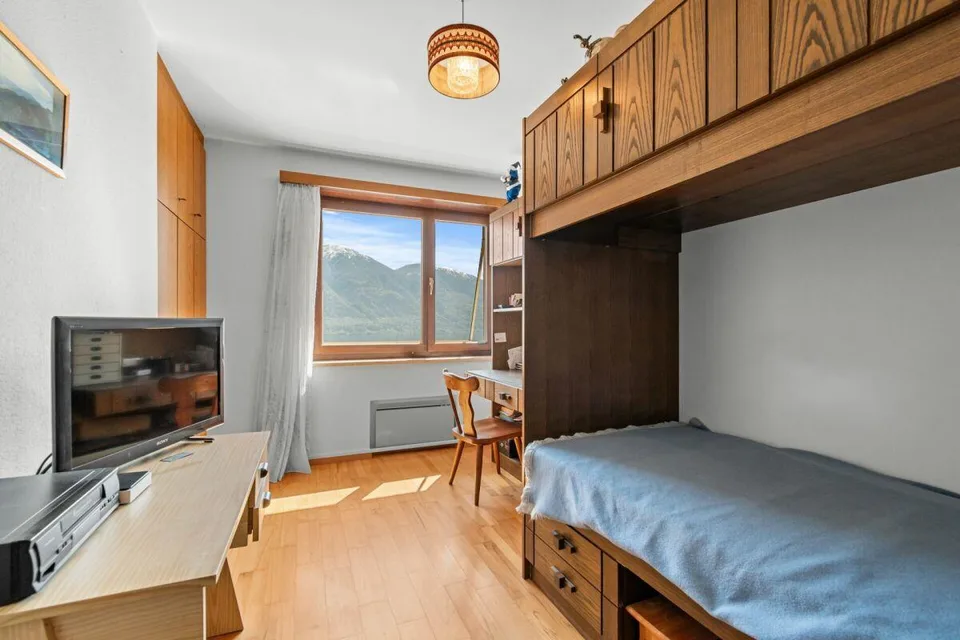 Bellissima Casa bifamiliare a schiera di 8.5 locali con piscina e vista mozzafiato – foto 11 di 26