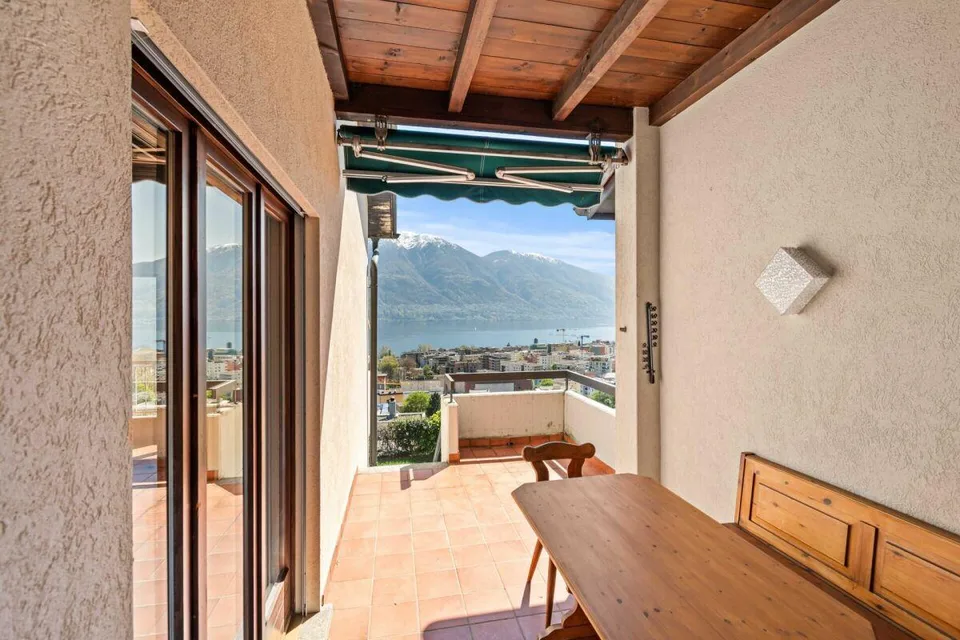 Bellissima Casa bifamiliare a schiera di 8.5 locali con piscina e vista mozzafiato – foto 7 di 26