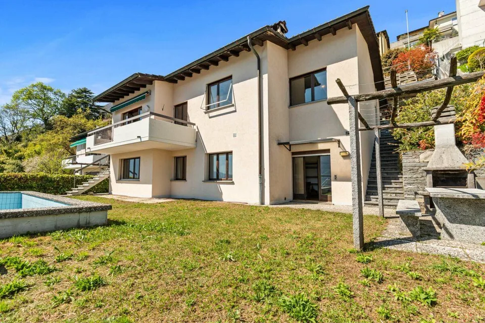 Bellissima Casa bifamiliare a schiera di 8.5 locali con piscina e vista mozzafiato – foto 17 di 26