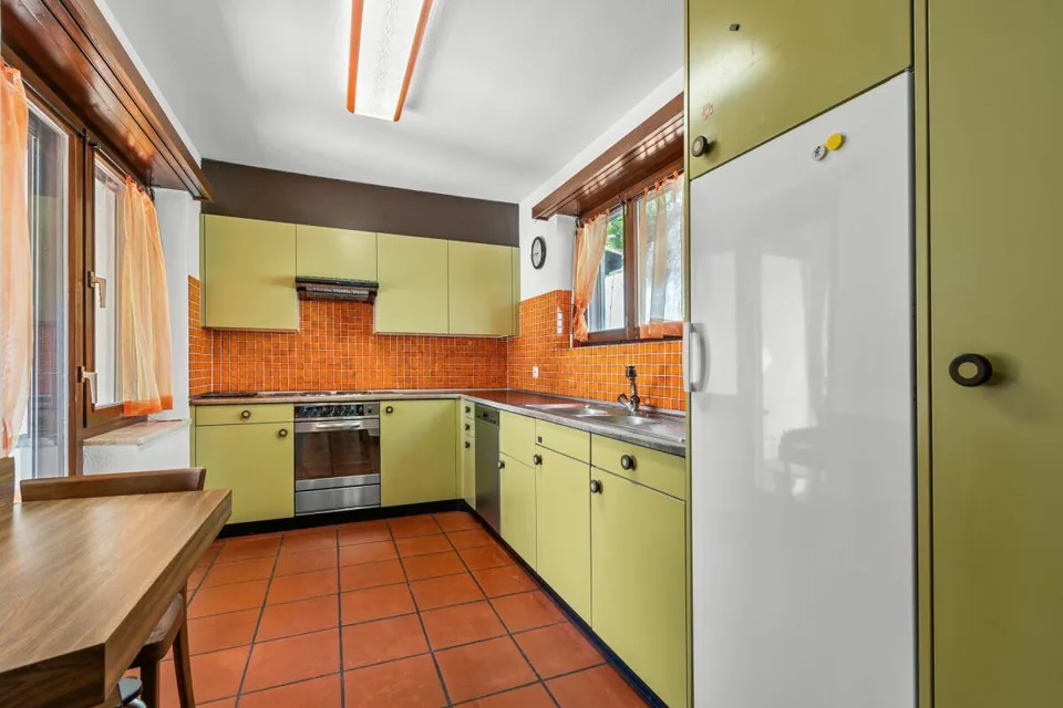 Bellissima Casa bifamiliare a schiera di 8.5 locali con piscina e vista mozzafiato – foto 12 di 26