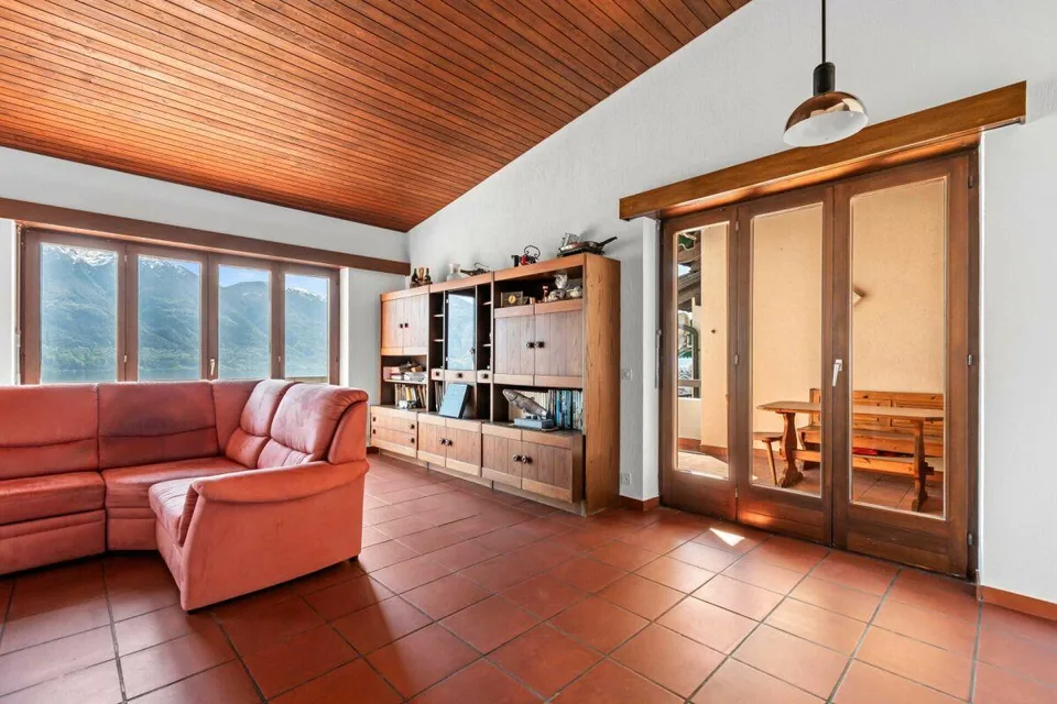 Wunderschönes 8,5-Zimmer-Doppelhaus mit Schwimmbad und atemberauben...