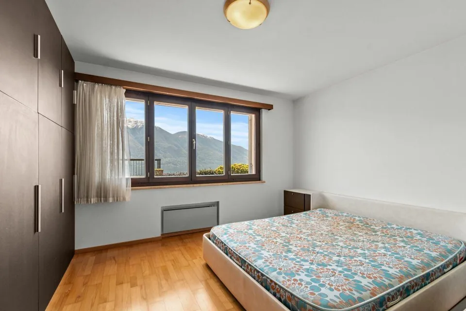 Bellissima Casa bifamiliare a schiera di 8.5 locali con piscina e vista mozzafiato – foto 23 di 26
