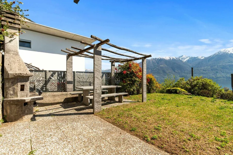 Bellissima Casa bifamiliare a schiera di 8.5 locali con piscina e vista mozzafiato – foto 16 di 26